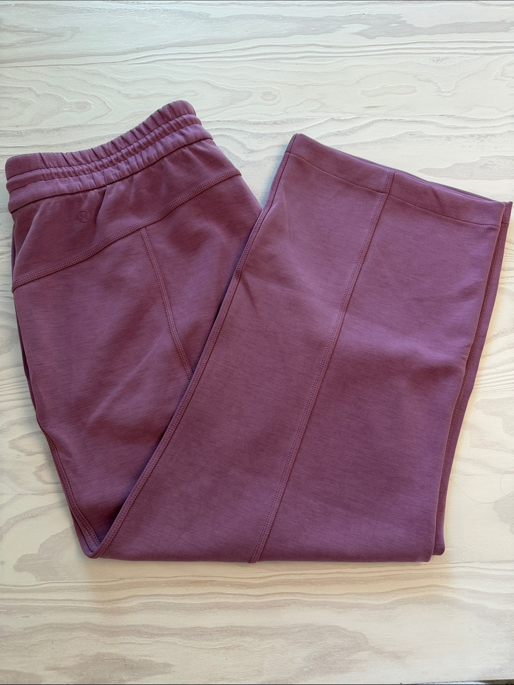 Lululemon Women's Mauve Cropped Softstream Sweatpants